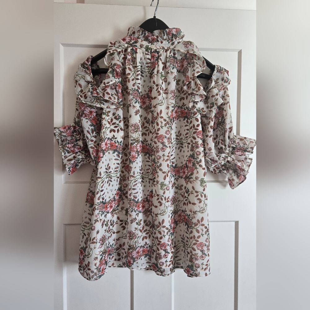 Max Studio Floral Ruffle Cold Solder Blouse